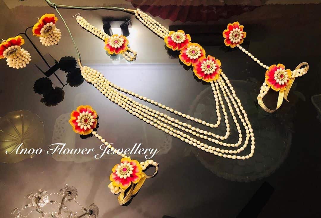 Floral Jwellery for Mehndi and Sangeet Indian pre-wedding function